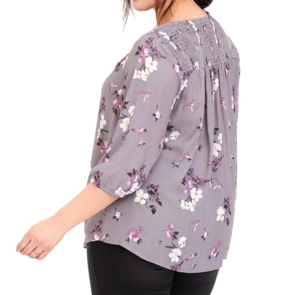 👚 TORRID || Crepe Smocked Floral Blouse- - Picture 2 of 12